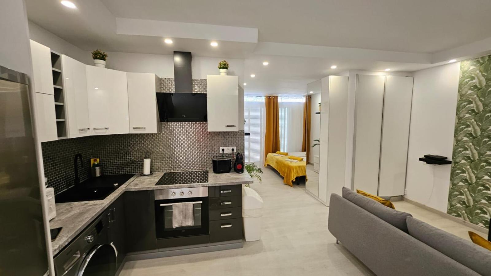 Papagayo Beach Apartments Arona  Exterior photo